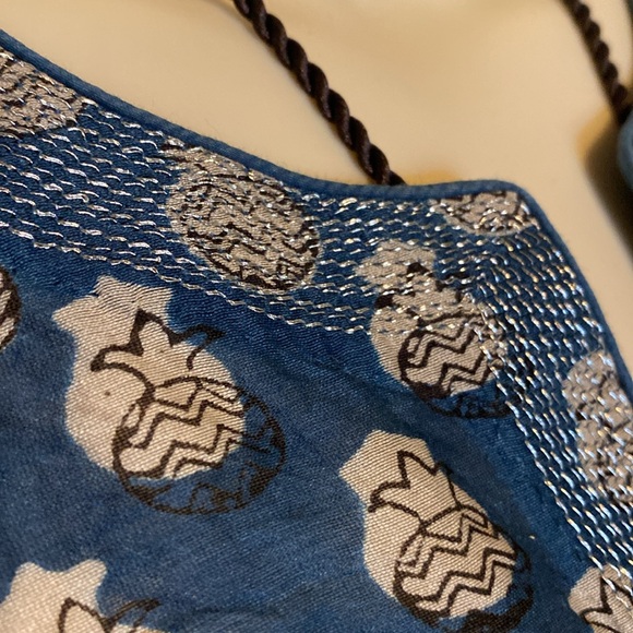 Good Earth Sustain blouse - Picture 9 of 11